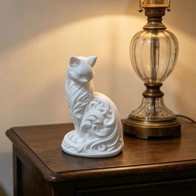 Statua di Gatto Elegante Minimalista Statuetta Felina Stampata in 3D Ornamento Moderno per Scrivania Camera da Letto Soggiorno Ufficio Decorazione Scrivania