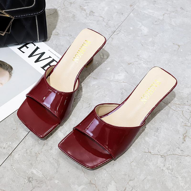 Модные разноцветные женские босоножки с открытым носком и ремешком на щиколотке — фото 7