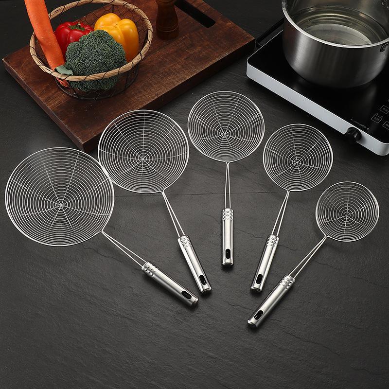 Stainless Steel Skimmer Spoon Non-Slip Long Handle Food Grade Filter Sieve Suitable for Kitchen Deep Frying Food Straining