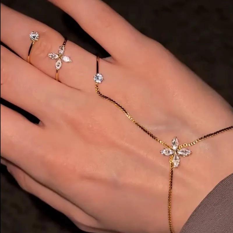 1-piece fringe bracelet-ring combo: a lightweight, luxurious ring-bracelet hybrid for hand adornment, featuring a niche.