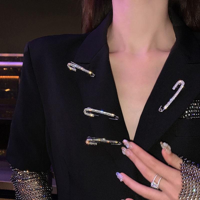 4pcs New Style Full Diamond Brooch Female Fashion Temperament Coat Suit Fixed Pin Fashion Shawl Buckle
