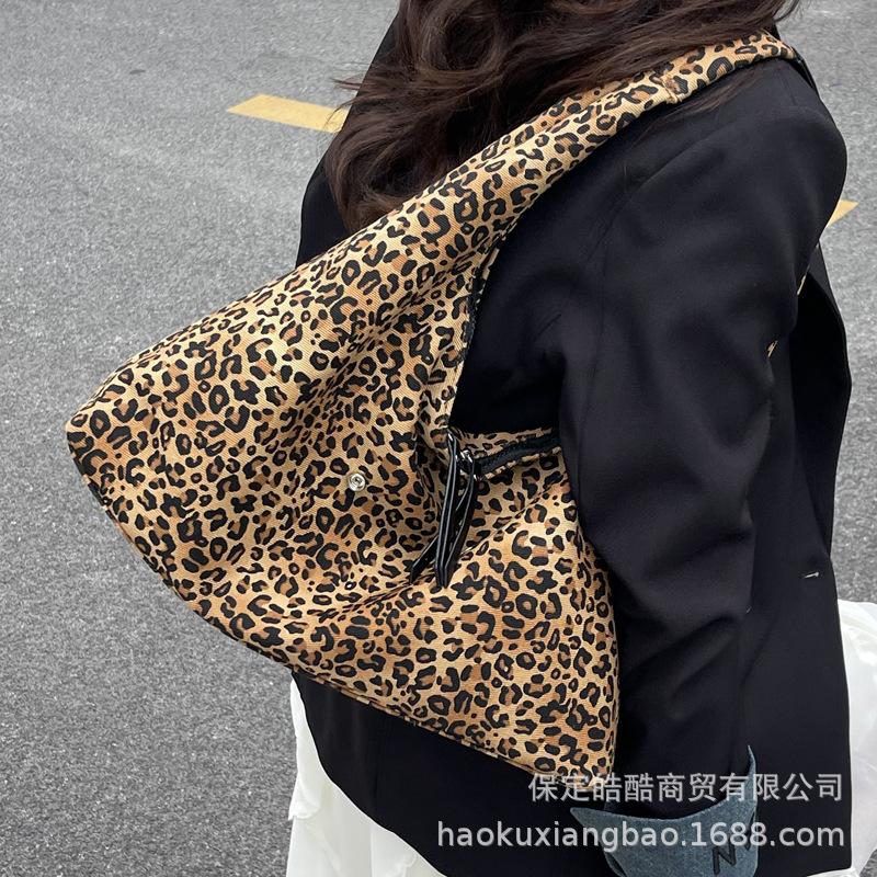 Leopard Print Bag Women's Large Capacity 2025 New Summer Leisure Shoulder Mother and Child Bag Versatile Work Commuter Tote Bag
