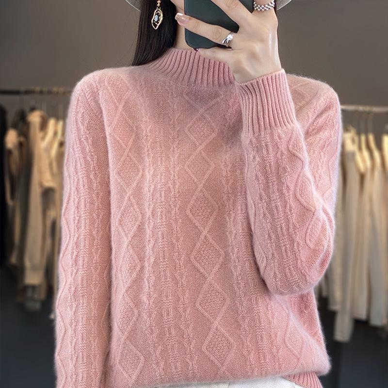 

Женский пуловер из шерсти крупной вязки с высоким воротом S