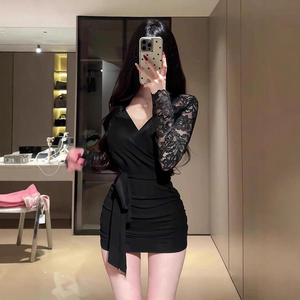 Black temperament V-neck long-sleeved inner dress women's clothing Spring and Autumn Spice Girls slim and thin lace hip-wrapped short skirt