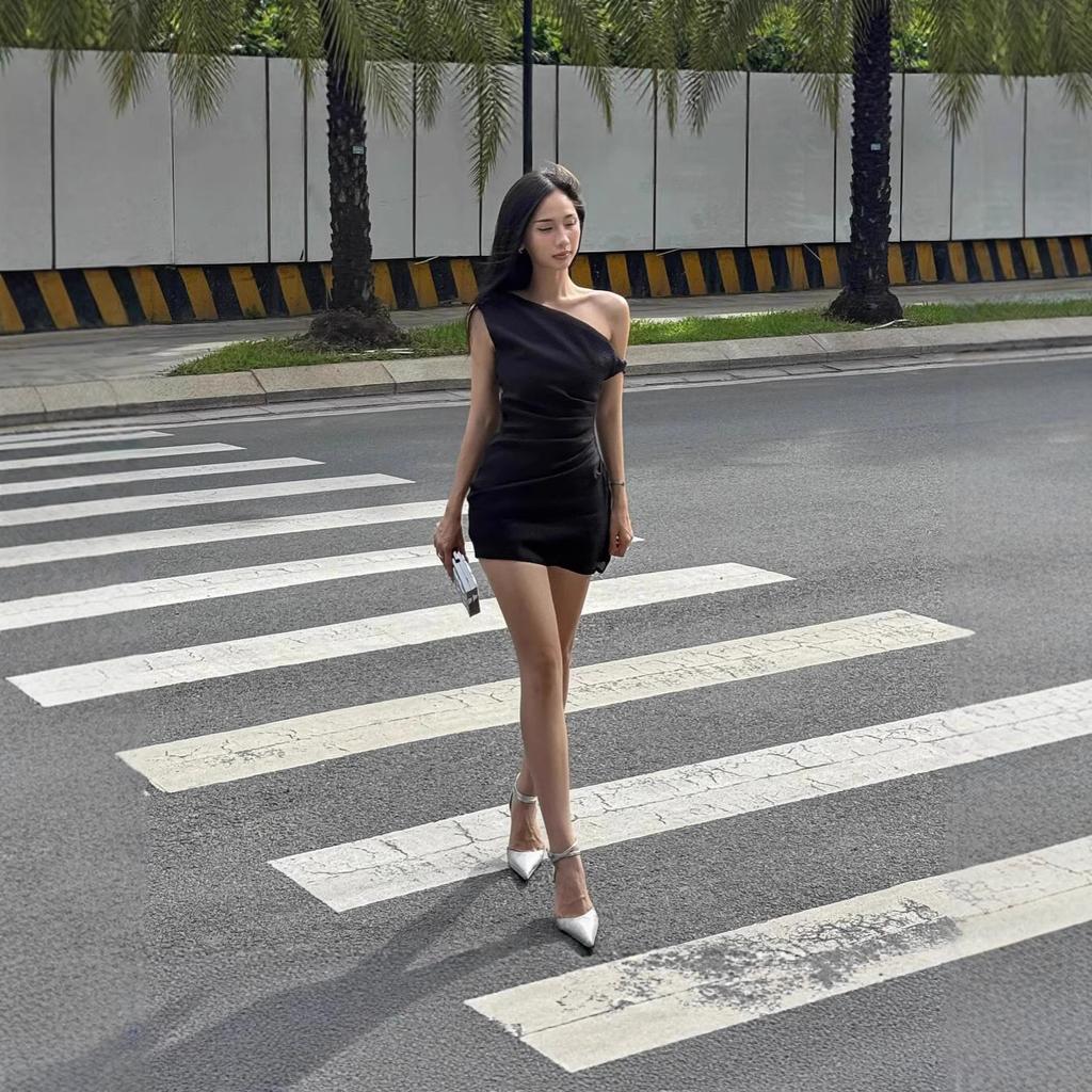 ins European and American style autumn new sexy pleated off-the-shoulder mesh yarn design sense slim slant neck dress women