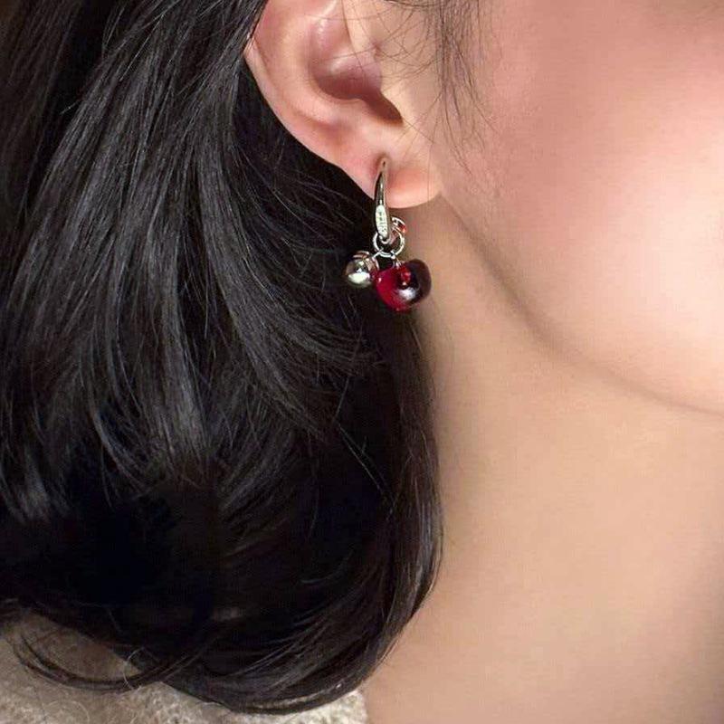 Yu Shuxin Retro Cherry Red Earrings - Mutong Style, High-End, Niche Women's Fashion Accessory