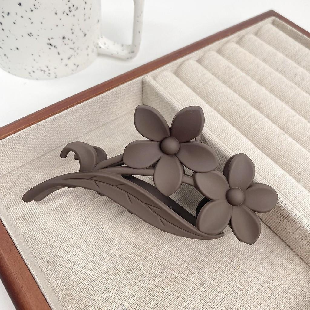 Milk Tea Color Large Hair Claw - Korean Style Fashionable Hollow Out Shark Clip for Women's Updos