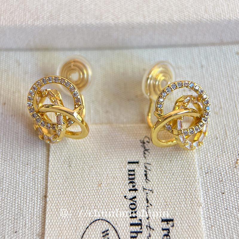 Full of zirconium atmosphere, circle ear clips, women without ear piercings, simple, exquisite, small stud earrings, fashionable temperament,