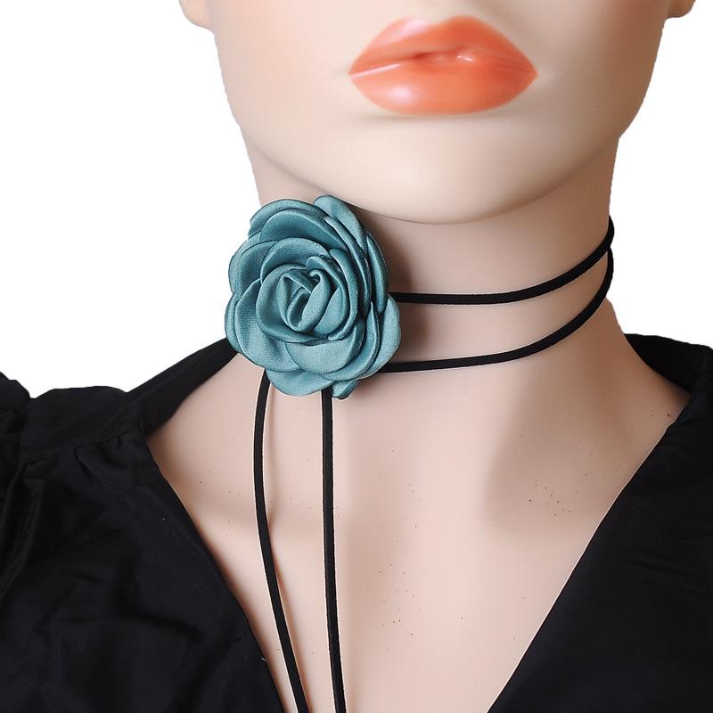 Colier choker boem din catifea cu trandafir camelia pentru femei