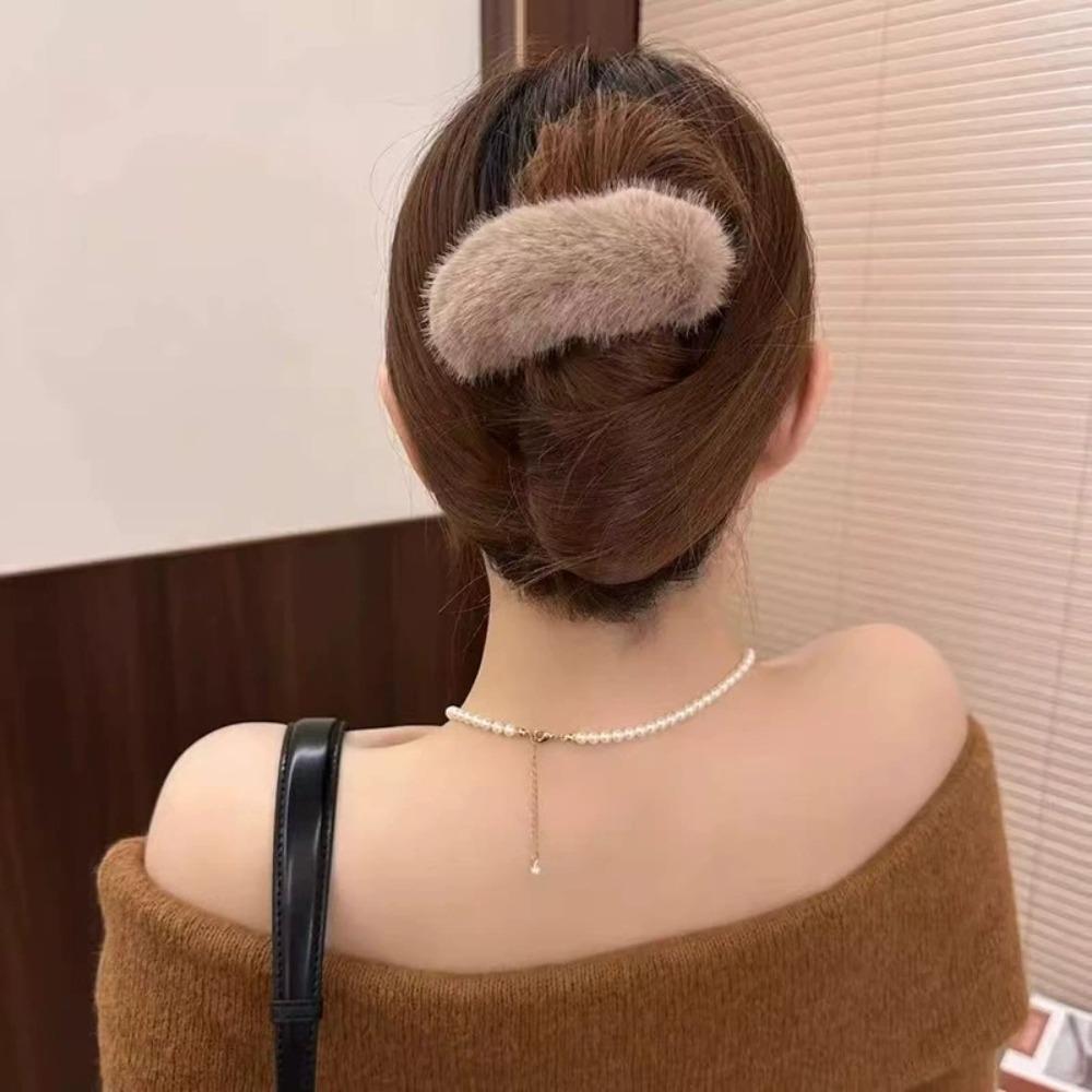 Winter Furry Small Twist Clip Girls Plush Hair Clip Plastic Acrylic Twisted Hair Claw Women Hair Accessories