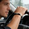 Fußballarmband für Herren Schwarzes Mattes Perlenarmband A-Z Buchstabe Verstellbares Armband mit Karte Geschenk für Fußballliebhaber