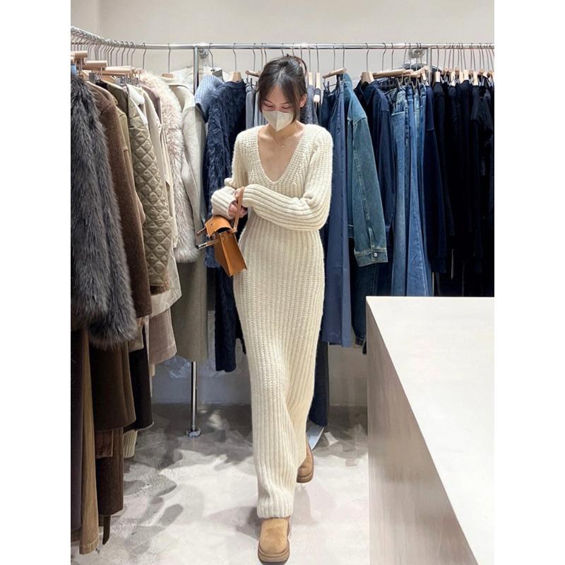 Beautiful rich daughter long deep v-neck sweater with knitted bottoming dress for women's autumn and winter