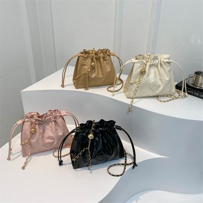 Beliebte Taschen für Damen Neue Nische Einfache Ein-Schulter-Achseltasche Lässige Umhängetasche mit Kette