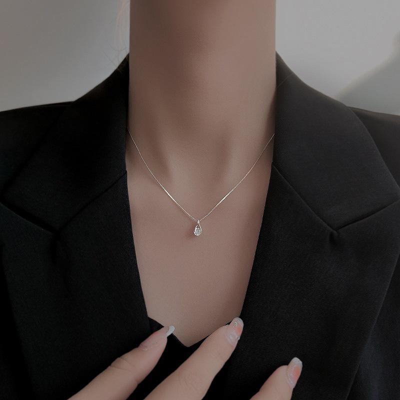 Zircon Water Drop Geometric Clavicle Necklace - Summer Light Luxury Niche Design for Women, Blogger Recommended New Style