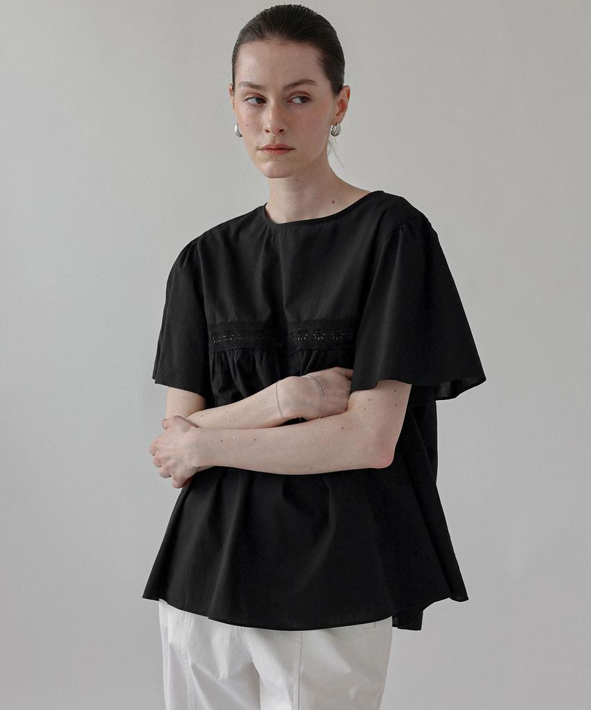 Keullaepeu Lace Peplum Blouse_Black