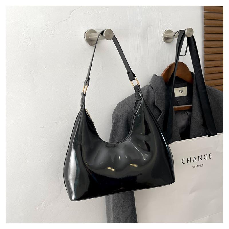 

Casual glossy underarm bag women s new patent leather fashion light luxury shoulder bag portable baguette bag чёрный
