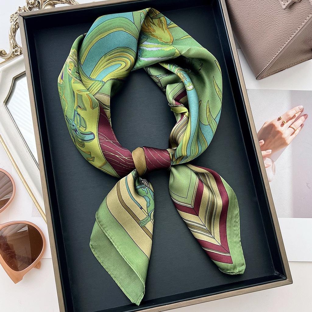 2026 Neues Florales Muster Satin Seiden Schal 70cm Kleines Quadratisches Halstuch Damen Vielseitiges Dekoratives Bandana