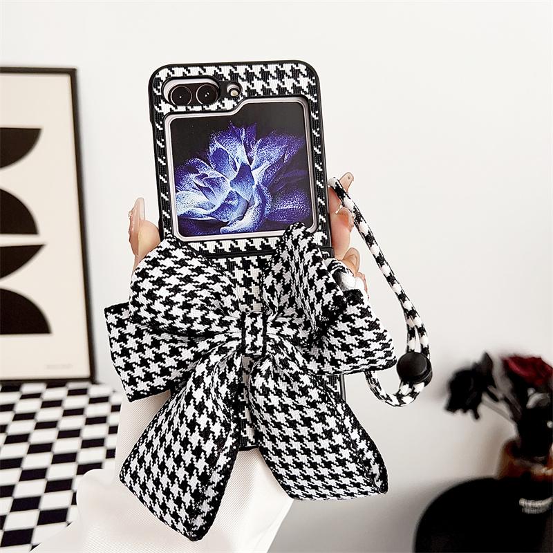 Fashion Houndstooth Pendant Phone Case For Samsung Galaxy Z Flip 5 3 4 Cover with Cute Finger Ring Chain Foroppo Find N2 Flip Cases
