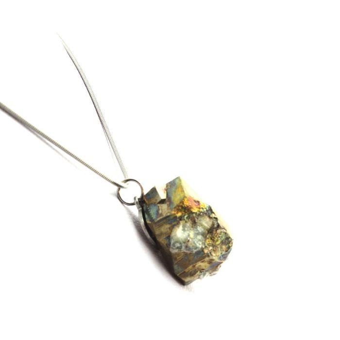 Collier Pyrite brut 32.3 carats