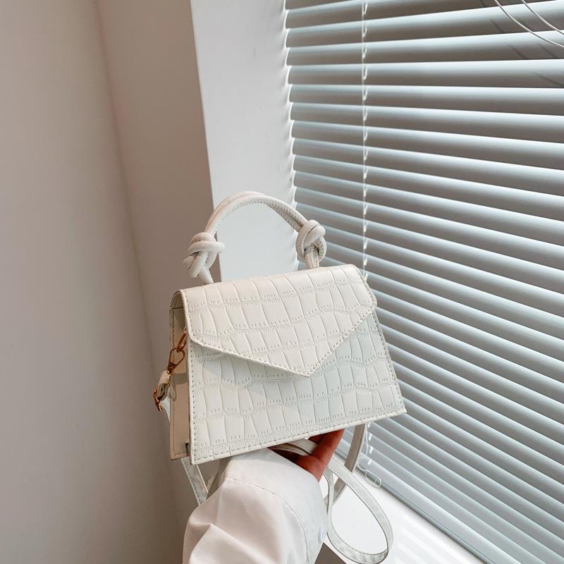 

Повседневная модная сумка-мессенджер женская весна 2024 года, новая модная простая сумка в иностранном стиле, однотонная, маленькая квадратная сумка через плечо белый