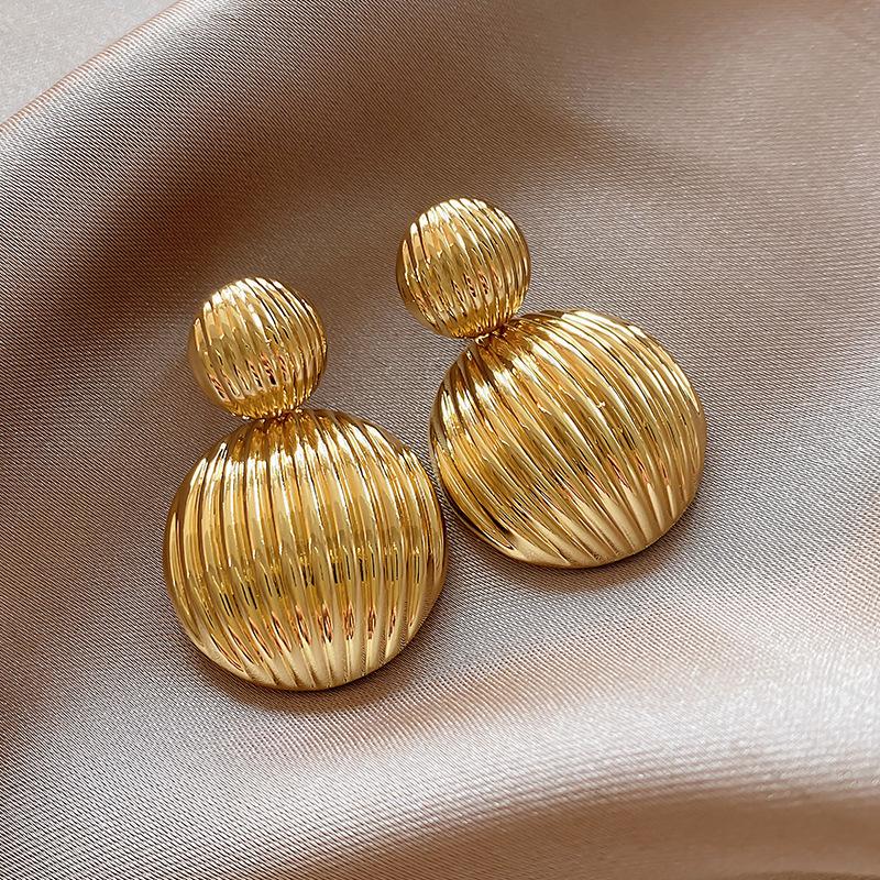 Vintage Metal Striped Round Heart Earrings for Women European American Retro Ball Drop Earrings Elegent Female Simple Jewelry