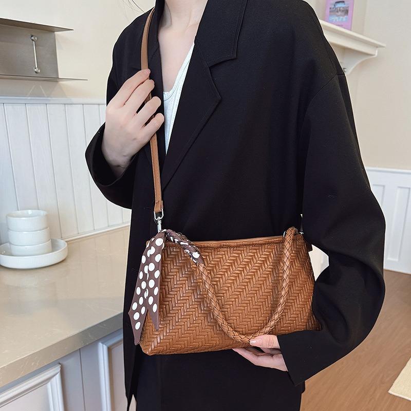 Premium Texture Light Luxury Woven Pattern Underarm Bag Women's New Portable Shoulder Bag Commuter Bucket Bag