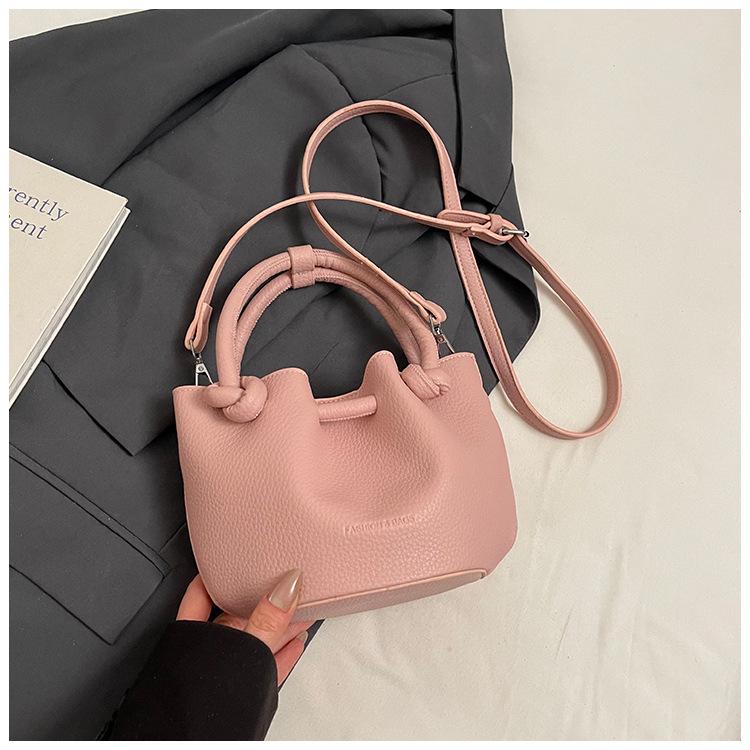 

Niche retro small bag women s spring 2025 spring new fashion foreign versatile messenger portable bucket bag women