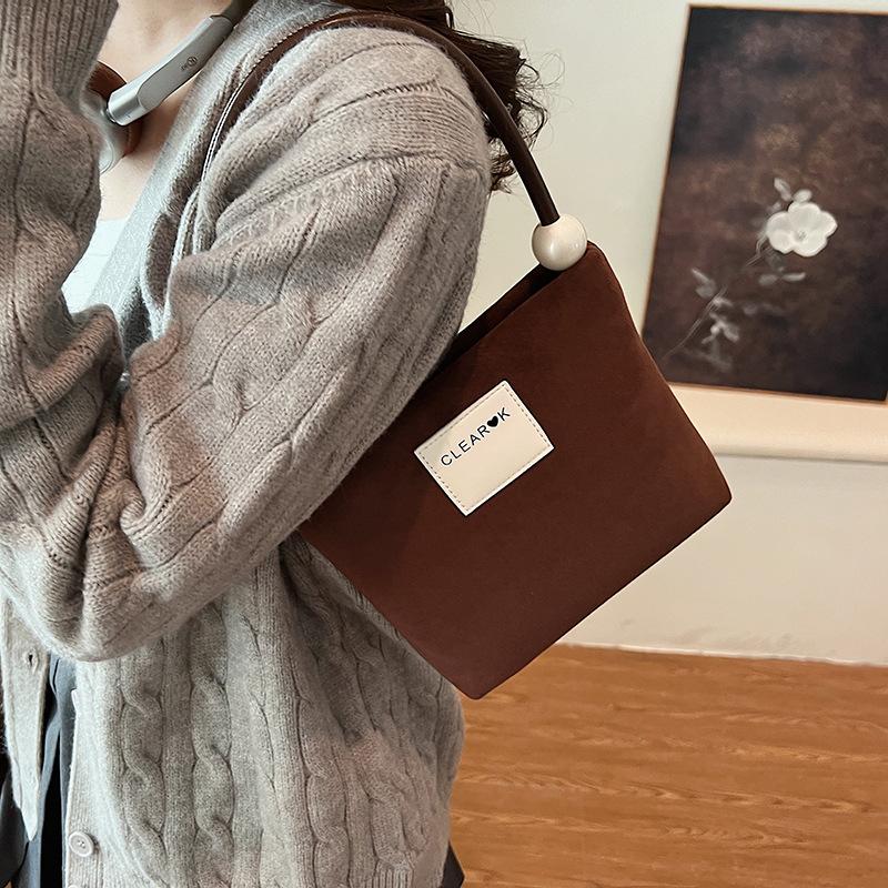 2025 new niche design pearl fashionable shoulder handbag women's messenger bag small square bucket bag