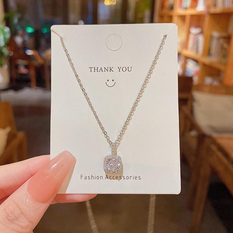 

Элегантное ожерелье из титановой стали с микроинкрустацией цирконием, Южная Корея: Универсальная, простая и модная серебряная ключичная цепочка