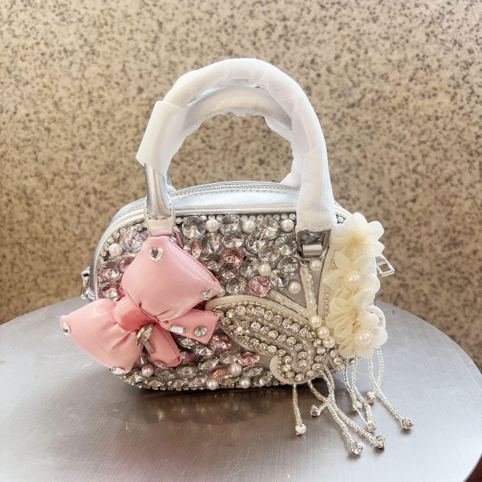 

Korean Version of Small Women s Bag, Small Round Cake Diamond Inlaid Handbag, New Niche Casual Versatile Handheld Phone Bag срібний