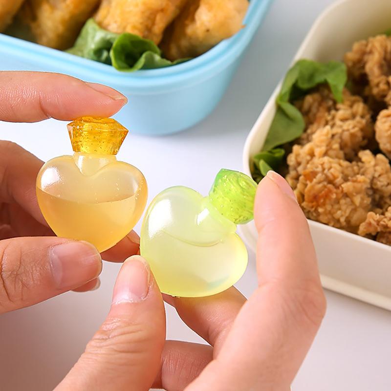 4Pcs Mini Portable Sauce Condiment Dispenser Bento Ketchup Bottle Plastic Sub-Bottling Seasoning Bottle Kitchen Accessories