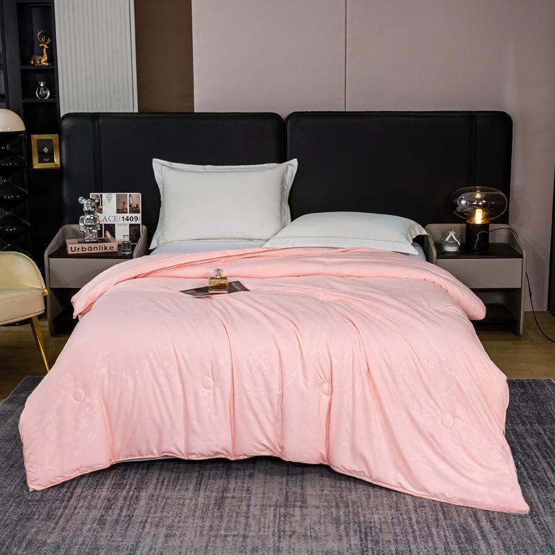 

2025 new solid color silk quilt spring and autumn quilt thickened mulberry silk quilt winter warm four seasons can be used 150x200cm 2kg розовый