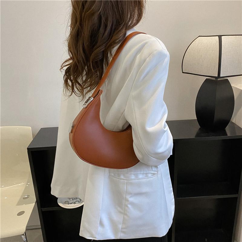 Trendy 2023 Summer Fashion Crescent Shoulder Bag For Women Casual Street Style