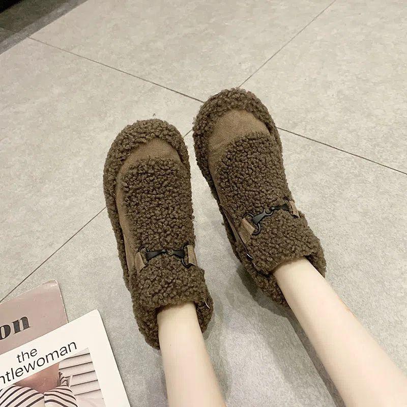Plush Wool Shoes for Women's Winter Wear 2025 New Korean Version of Lamb Wool Doudou Shoes Low Heel and One Pedal Thermal Cotton Shoes