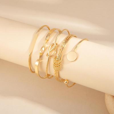 Europäisches Geometrisches Herz Armband Set: 5-teiliger mehrschichtiger Metal Schmuck im Retro-Stil