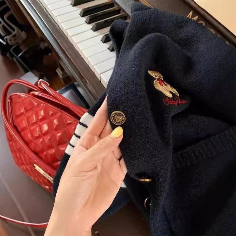 Design Sense Age-reducing Color Matching Long-sleeved Knitted Sweater Women's Early Autumn New Temperament V-neck Cardigan Sweater Bear Top Tide