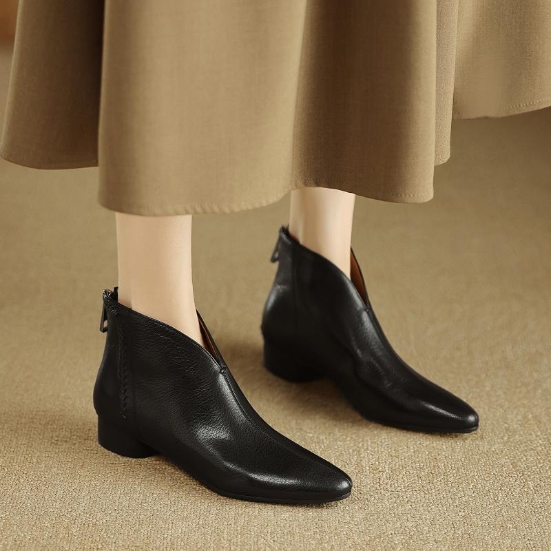 Fashion 2025 New Autumn Women Boots Genuine Leather Fashion Chelsea Boots for Women Pointed Toe Short Ankle Boots Med Heels Ladies Shoes