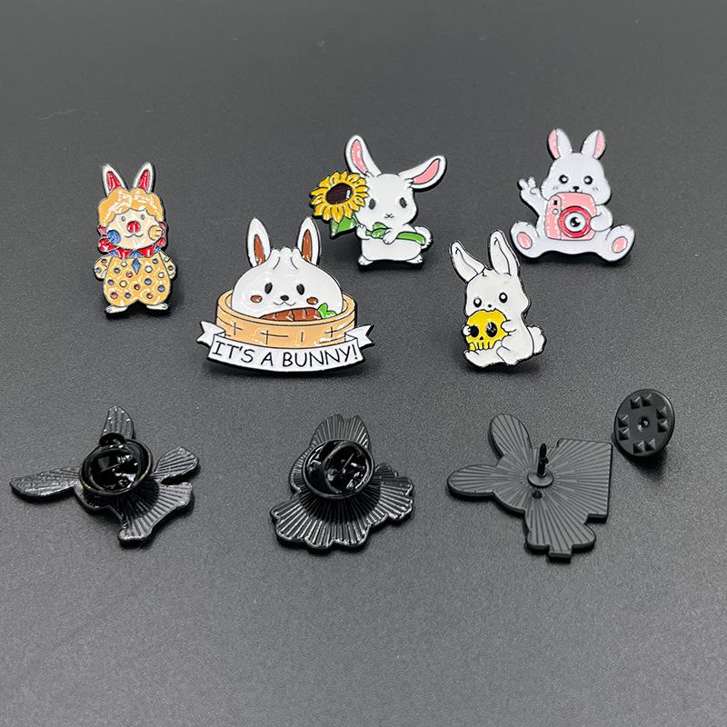 White Rabbit Cartoon Brooch Drip Oil Alloy Accessories