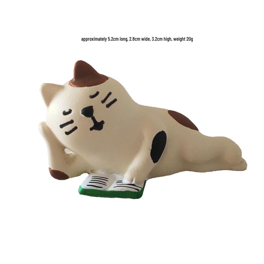 Japanese Cat Console Ornament: Trendy ZAKKA Resin Figure for Desktop or Car