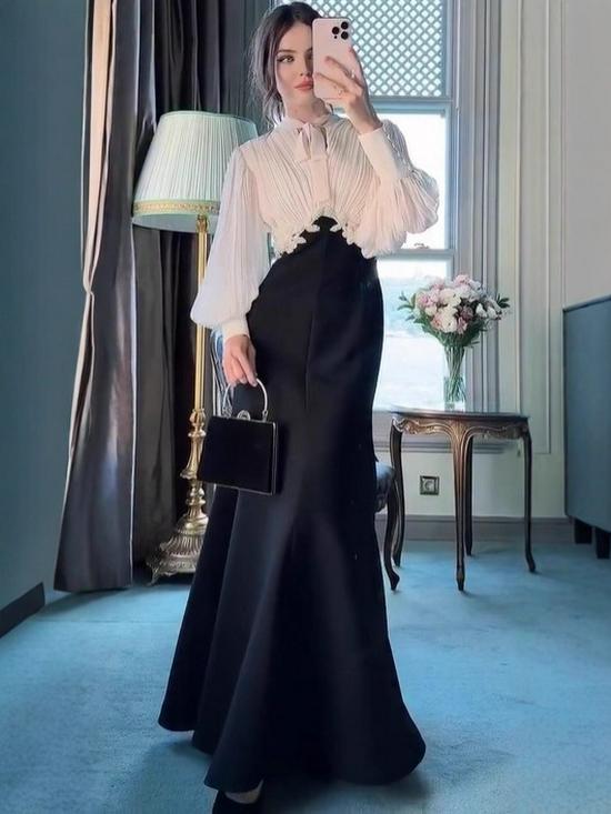 Elegant V-neck Pleated Long Dress - Spring/Summer 2025 Casual Fashion