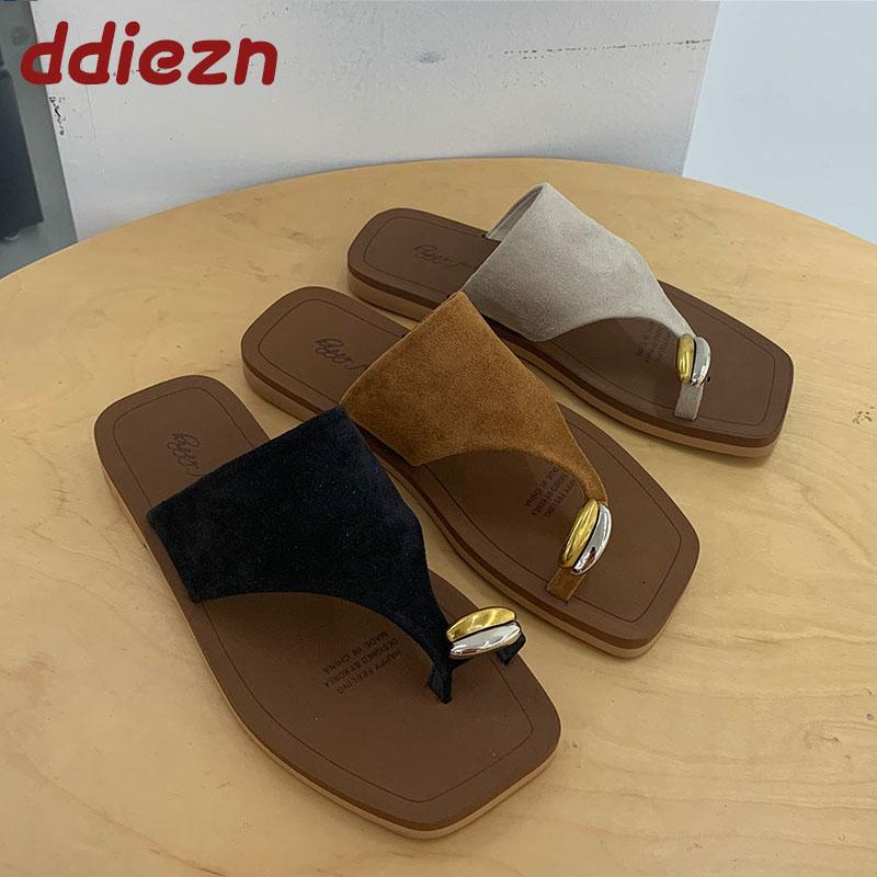 Fashion New In Summer Beach Slides Ladies Flats Slippers Luxury Fashion Metal Women Flats Slippers Shoes Female Sandals Flip flops