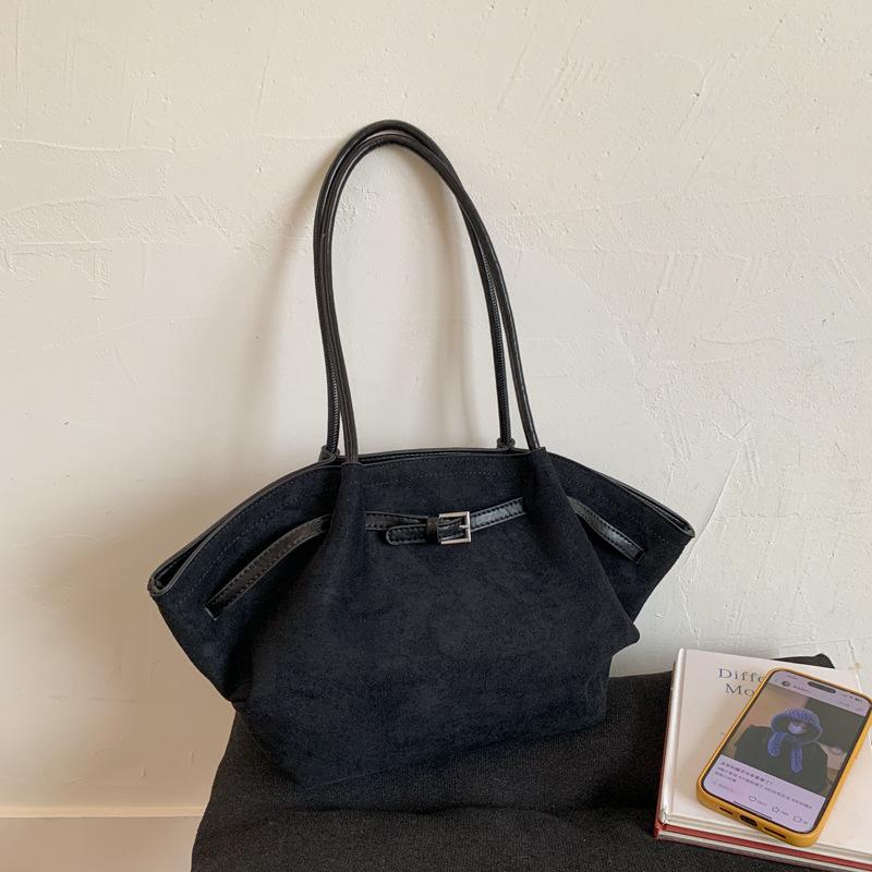 

Замшевая сумка женская большой вместимости новая осенне-зимняя матовая на плечо с плиссировкой сумка-тоут для通勤 чёрный