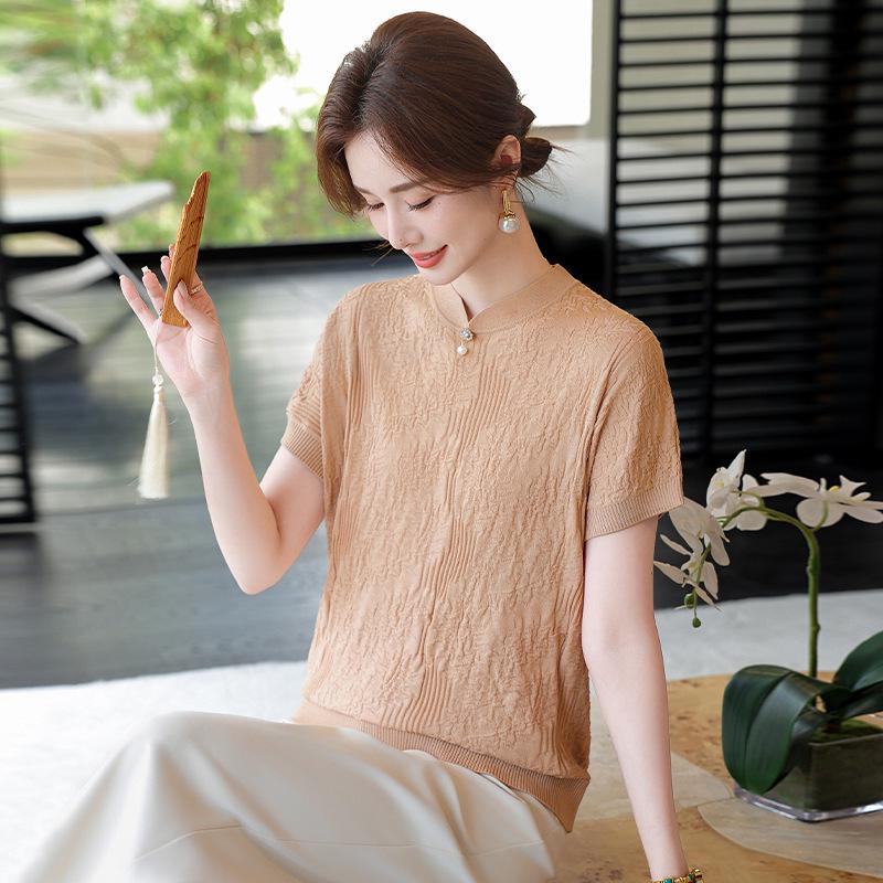 Elegantes Strick-T-Shirt mit Struktur und kurzen Ärmeln für Frauen mittleren Alters und ältere Frauen 2026