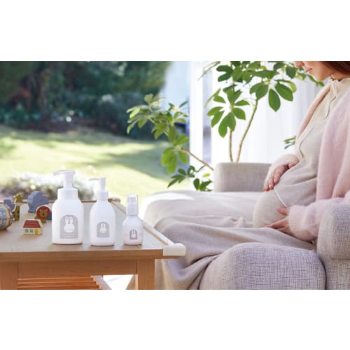 Mamagokoro Foaming Body Shampoo for Sensitive Skin In Babies and Adults, Gift Wrapped In a Gift Bag (Plant-Based, Made with Japanese Rice and Rice Bra