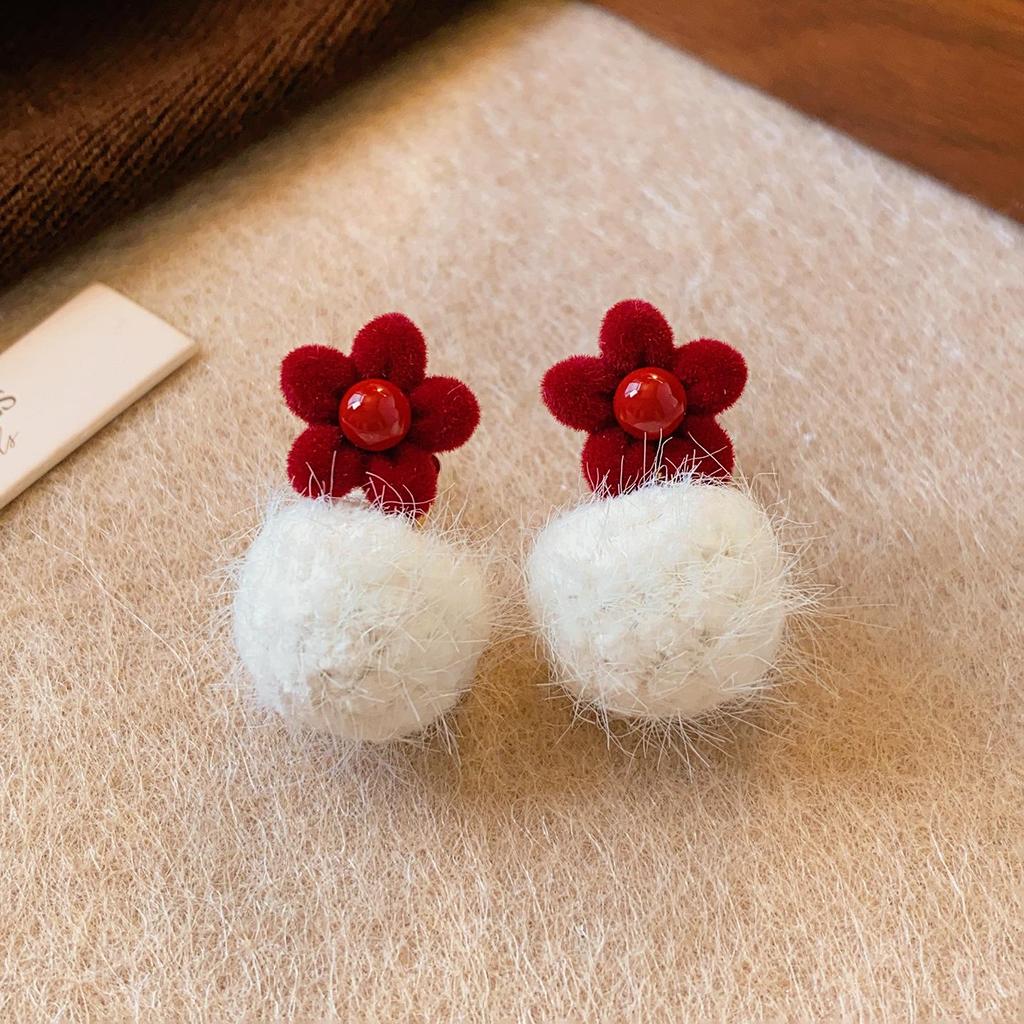 Silver Needle Pearl Pompon Flower Earrings - Retro & Versatile Autumn/Winter Design for Women