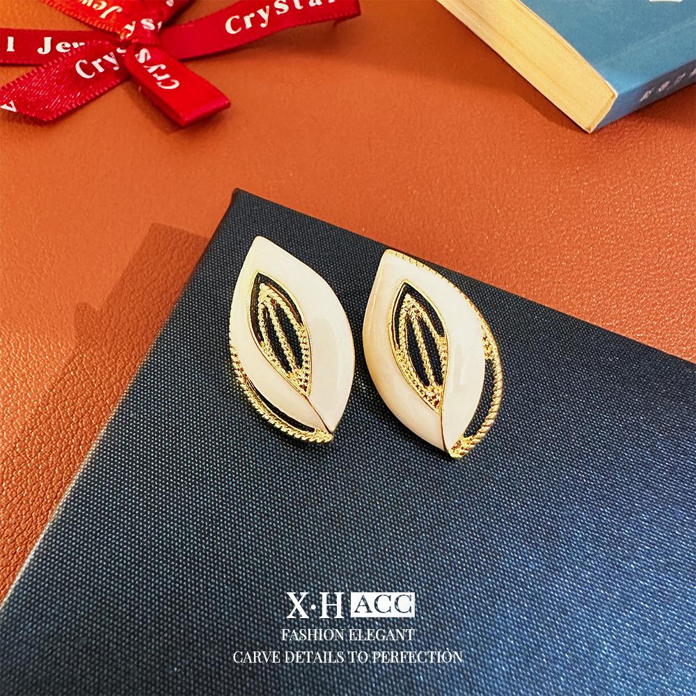 Vintage Bow Earrings: Timeless, High-End Retro Fashion Accessory