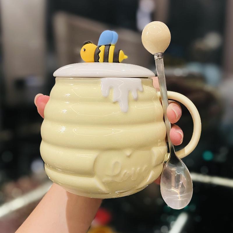 High Appearance Level for Girls Bee Ceramic Mug with Lid Spoon Household Drinking Water  Student Breakfast Milk  Oatmeal Big Belly Cup