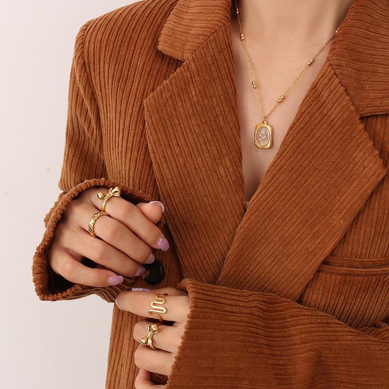 French Retro Rose Flower Necklace with Geometric Bead Chain, 18K Gold-Plated Titanium Steel