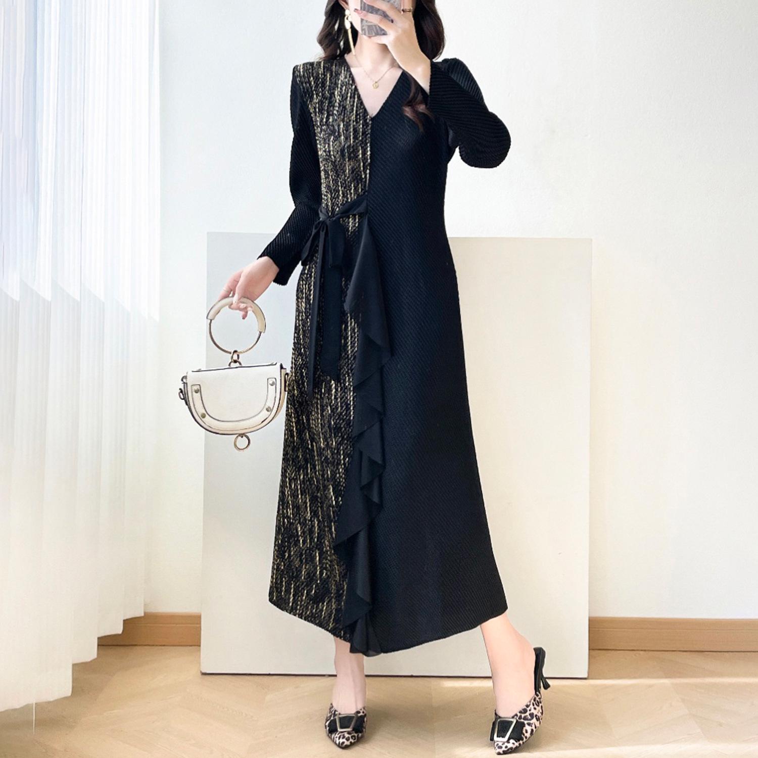 2026 Spring Elegant Women s Dress: V-neck, Ruffled, Lace-up, Slimming Pleated Skirt One Size