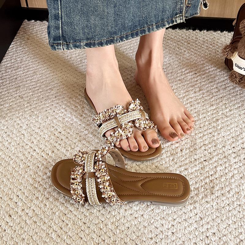 French pearl flat-bottomed one-word slippers for women's summer wear 2025 new super fire with skirt non-slip beach cool slippers